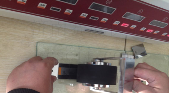 運用濟南賽成CZY-6S持粘性檢測儀，測試不干膠標簽持粘性試驗